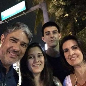  William Bonner aparece com a barba por fazer durante viagem com a família.(Imagem:Instagram)