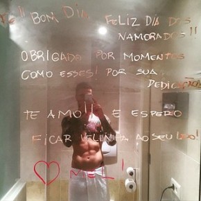Felipe Titto mostra mensagem que recebeu da namorada e tanquinho.(Imagem:Reprodução/Instagram)