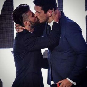 Beijo na boca de Bruno Gagliasso e João Vicente de Castro(Imagem: Instagram)