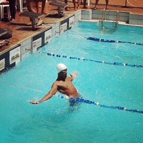 Vinicius Gabriel comemora a conquista de recorde no Campeonato Piauiense de Natação.(Imagem:Arquivo Pessoal)