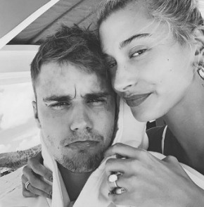 Justin e Hailey Bieber marcam casamento para final de setembro.(Imagem:Divulgação)