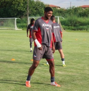 Paulo Paraíba cobra pede foco e entrega do elenco na Série D.(Imagem:Abdias Bideh/GloboEsporte.com)