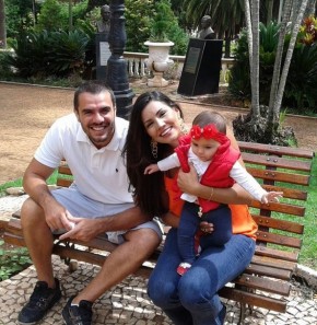 Daniel Saullo, Mariana Felício e filha Anita.(Imagem:Instagram/Reprodução)