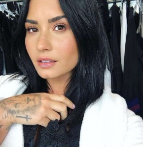 Demi Lovato é acusada de assédio e se desculpa na web.(Imagem:Twitter)