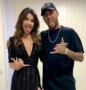 Neymar sobe ao palco com Paula Fernandes em show.(Imagem:Instagram)