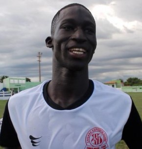 Mouha: sorriso fácil e paixão pelo futebol desde pequeno.(Imagem:Emanuele Madeira/GloboEsporte.com)