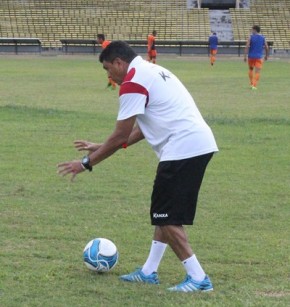 Flávio Araújo arruma posicionamento do Galo.(Imagem:Ramiro Pena)