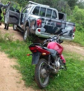 Motocicleta roubada em Barão de Grajaú é recuperada pela PM de Floriano.(Imagem:Divulgação/Força Tática)