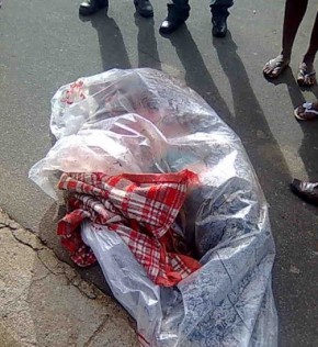 O feto jogado numa das ruas de Barras, dentro de um saco plástico.(Imagem:Divulgação)