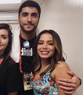 Após rumores de separação, marido de Anitta posa com a cantora em Portugal.(Imagem:Famosidades)