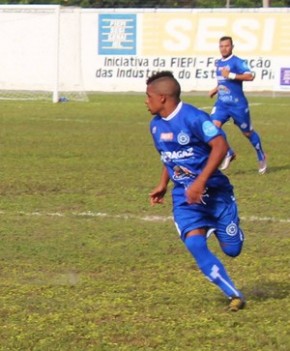 Carlinhos na estreia do Piauiense contra o Piauí.(Imagem:Josiel Martins/GloboEsporte.com)