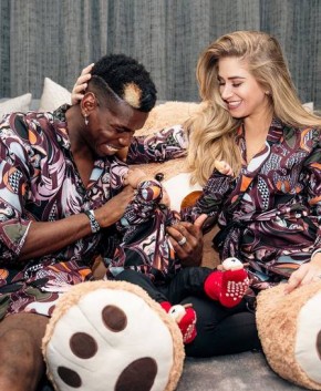 O jogador Pogba com a família de pijama no Natal(Imagem:Reprodução/Instagram)