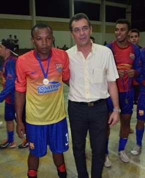 Prefeito Gilberto Júnior é homenageado no Torneio Férias de Inverno.(Imagem:Secom)