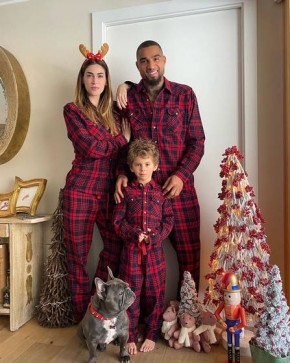 O jogador Jérôme Boateng com a família de pijama no Natal(Imagem:Reprodução/Instagram)
