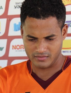 Meia Carlinhos &eacute; apresentado ao River-PI e fecha elenco com 31 atletas.(Imagem:Emanuele Madeira)