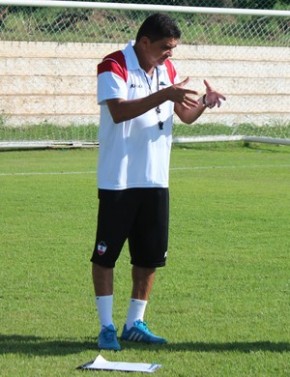 Flávio Araújo que grupo ofensivo em próximo jogo.(Imagem:Abdias Bideh/GloboEsporte.com)