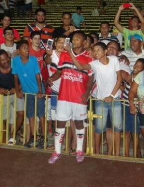 Fabinho caiu nas graças da torcida sendo decisivo na nos jogos.(Imagem:Erica paz/Assessoria River-PI)