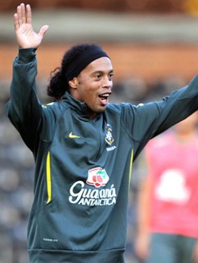 Ronaldinho Gaúcho volta a atuar com a camisa da Seleção em Londres.(Imagem:Mowa Press)