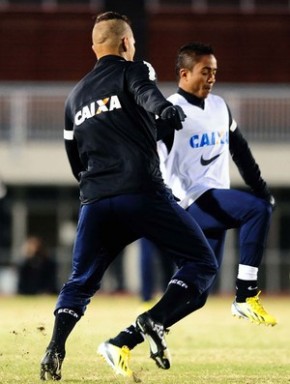 Jorge Henrique vai ficar com vaga de Douglas na decisão.(Imagem: Marcos Ribolli / Globoesporte.com)