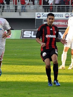 Atacante Ismael Sosa, em ação pelo Gaziantepspor.(Imagem:Site oficial do Gaziantepspor)