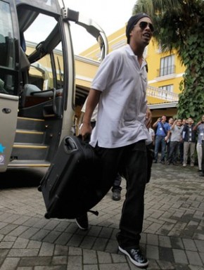 Ronaldinho é a referência de Neymar na atual Seleção com Mano Menezes.(Imagem:Mowa Press)