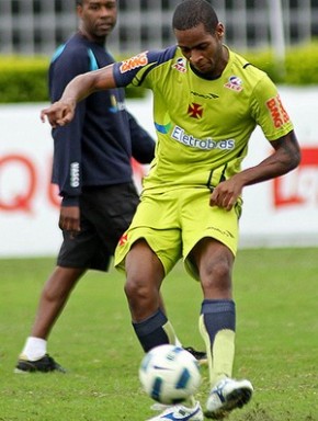 Dedé, zagueiro do Vasco, é uma das surpresas da lista de Mano.(Imagem: Maurício Val / FOTOCOM.NET)