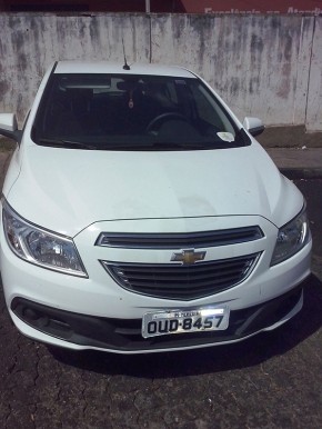 Carro roubado é abandonado próximo à rodoviária de Teresina.(Imagem:Cidade Verde)