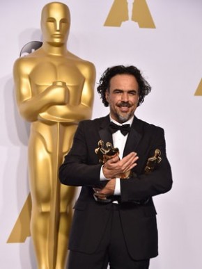 González Iñárritu segura 3 dos 4 Oscars de 'Birdman'.(Imagem: Jordan Strauss/Invision/AP)