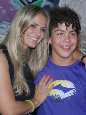 Milene Domingues com o filho Ronald(Imagem:Divulgação)
