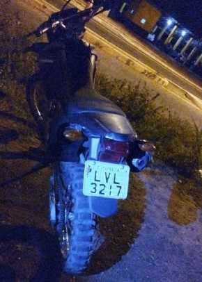 : Motoqueiro troca a placa da moto e termina preso pela PRF em Parnaíba (Imagem:PRF)