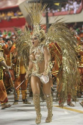 Viviane Araújo participou do desfile das campeãs à frente da bateria do Salgueiro.(Imagem:Felipe Hanower  )