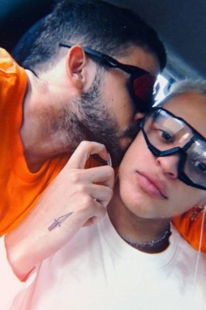 Affair de Pabllo Vittar publica fotos beijando a artista após deixar declaração de amor(Imagem:Reprodução/Instagram)