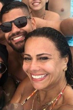 Viviane Araújo assume namoro e viaja com bonitão para passar o réveillon em resort.(Imagem:Reprodução/Instagram)