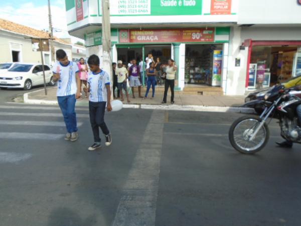 Reportagem flagra desrespeito a pedestres no trânsito de Floriano.(Imagem:FlorianoNews)