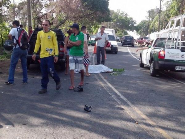 Homem morre após colidir na lateral de caminhão na zona rural de Teresina.(Imagem:Janilson Pereira)