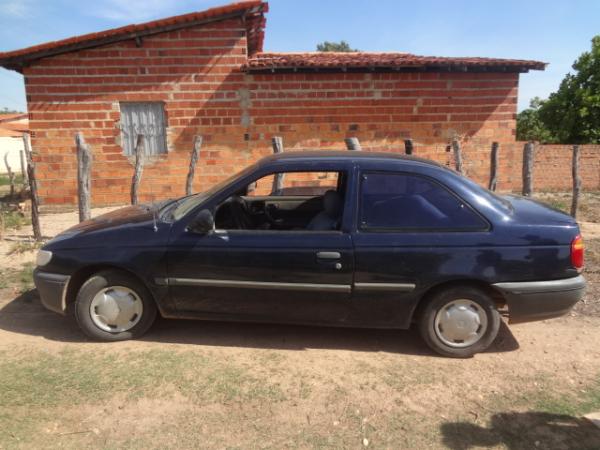 Polícia Militar de Floriano encontra veículo roubado escondido em matagal.(Imagem:FlorianoNews)