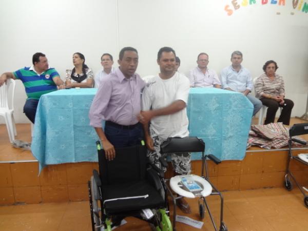 Realizada a entrega de cadeiras de rodas em Floriano.(Imagem:FlorianoNews)