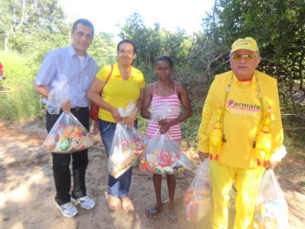 Prefeito Gilberto Júnior distribuiu cestas básicas nas comunidades rurais de Floriano.(Imagem:FlorianoNews)