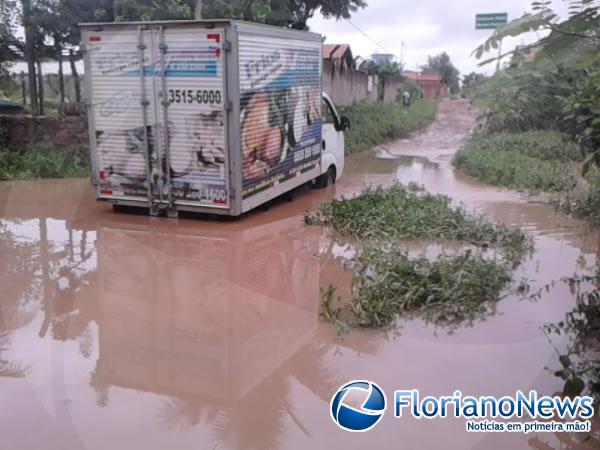 Chuvas deixam ruas de Floriano alagadas.(Imagem:FlorianoNews)