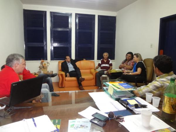 Conselho de Habitação discute problemas do Conjunto Filadelfo Freire de Castro.(Imagem:FlorianoNews)
