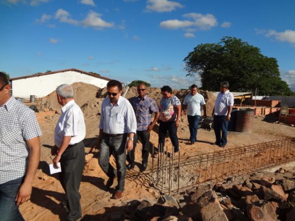 Prefeito visita obras de Unidade Básica de Saúde em Floriano. (Imagem:FlorianoNews)