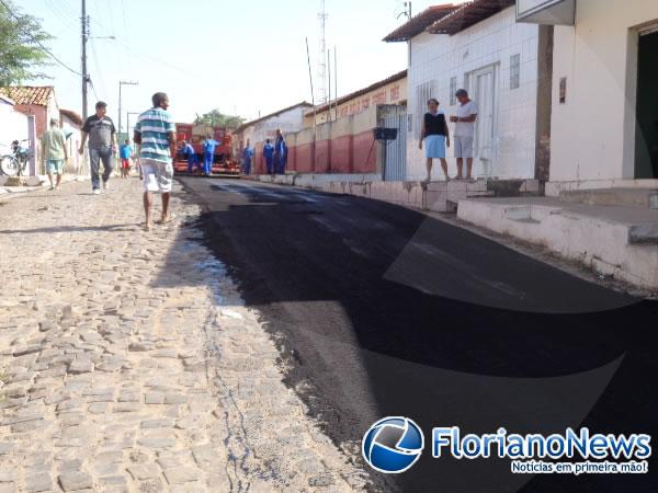 Rua Paulo Ramos, em Barão de Grajaú, recebe pavimentação asfáltica.(Imagem:FlorianoNews)