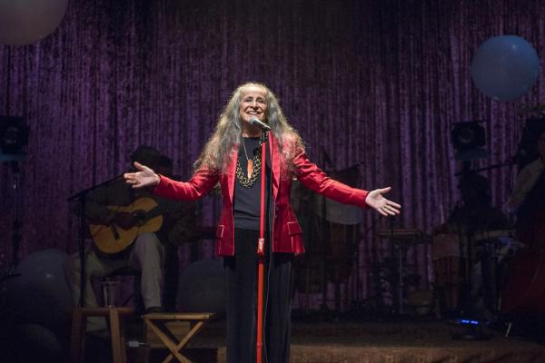 Maria Bethânia revela dois grandes amores do passado no 