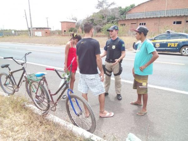 PRF realiza ação de educação para o trânsito com ciclistas durante operação da independência.(Imagem:PRF)