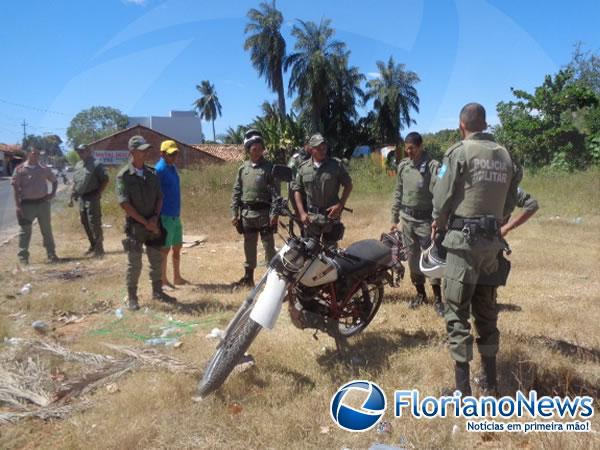 Polícia recupera motocicleta abandonada em Floriano.(Imagem:FlorianoNews)