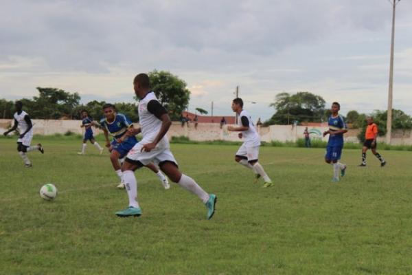 Nos amistosos que realizou na temporada, time de Altos não deu moleza para adversários.(Imagem:Renan Morais)