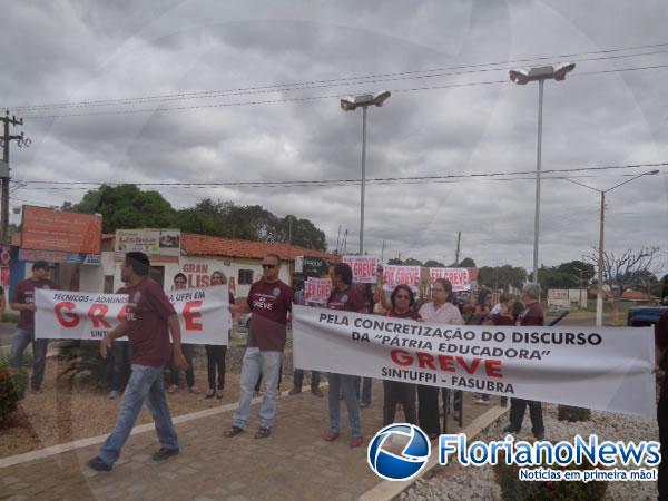 Servidores técnico-administrativos da UFPI iniciam greve em Floriano.(Imagem:FlorianoNews)