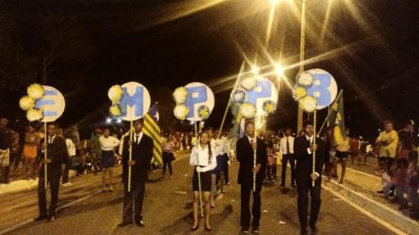 Desfile Cívico na Avenida Beira rio encerra Semana da Pátria em Floriano.(Imagem:FlorianoNews)