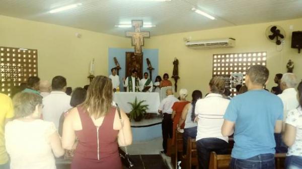 Igreja católica realiza missa de ação de graças em homenagem ao Dia dos Pais.(Imagem:FlorianoNews)