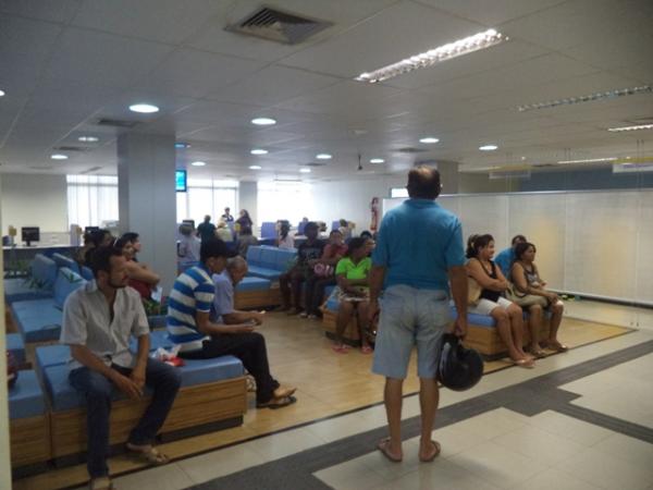 Bancários de Floriano voltam a trabalhar após 21 dias de greve. (Imagem:FlorianoNews)